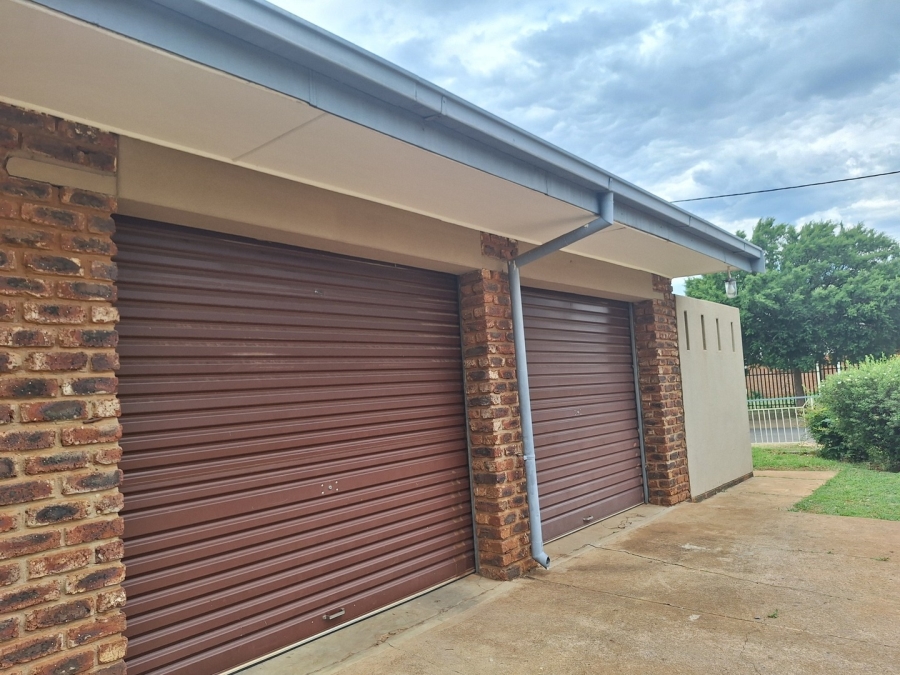 5 Bedroom Property for Sale in Mohadin North West